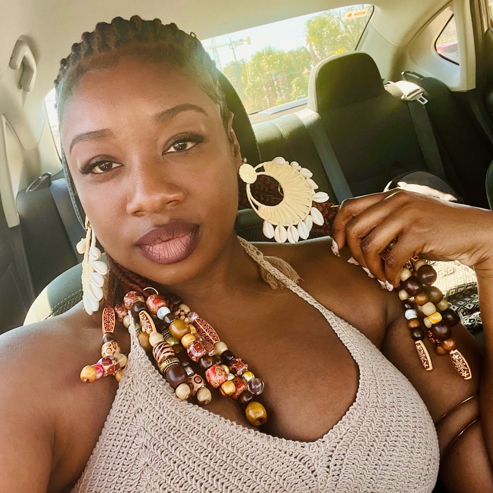 Meet your Posher, Qui